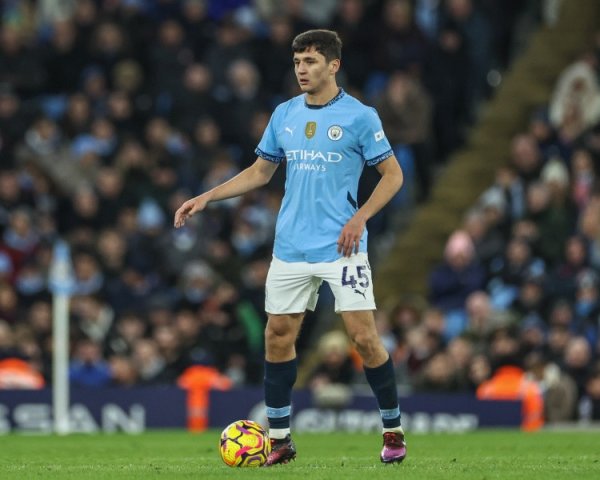 叁鑫策略 曼晚: 4场3个右后卫, 胡桑诺夫作为应急方案可能会多踢这个位置